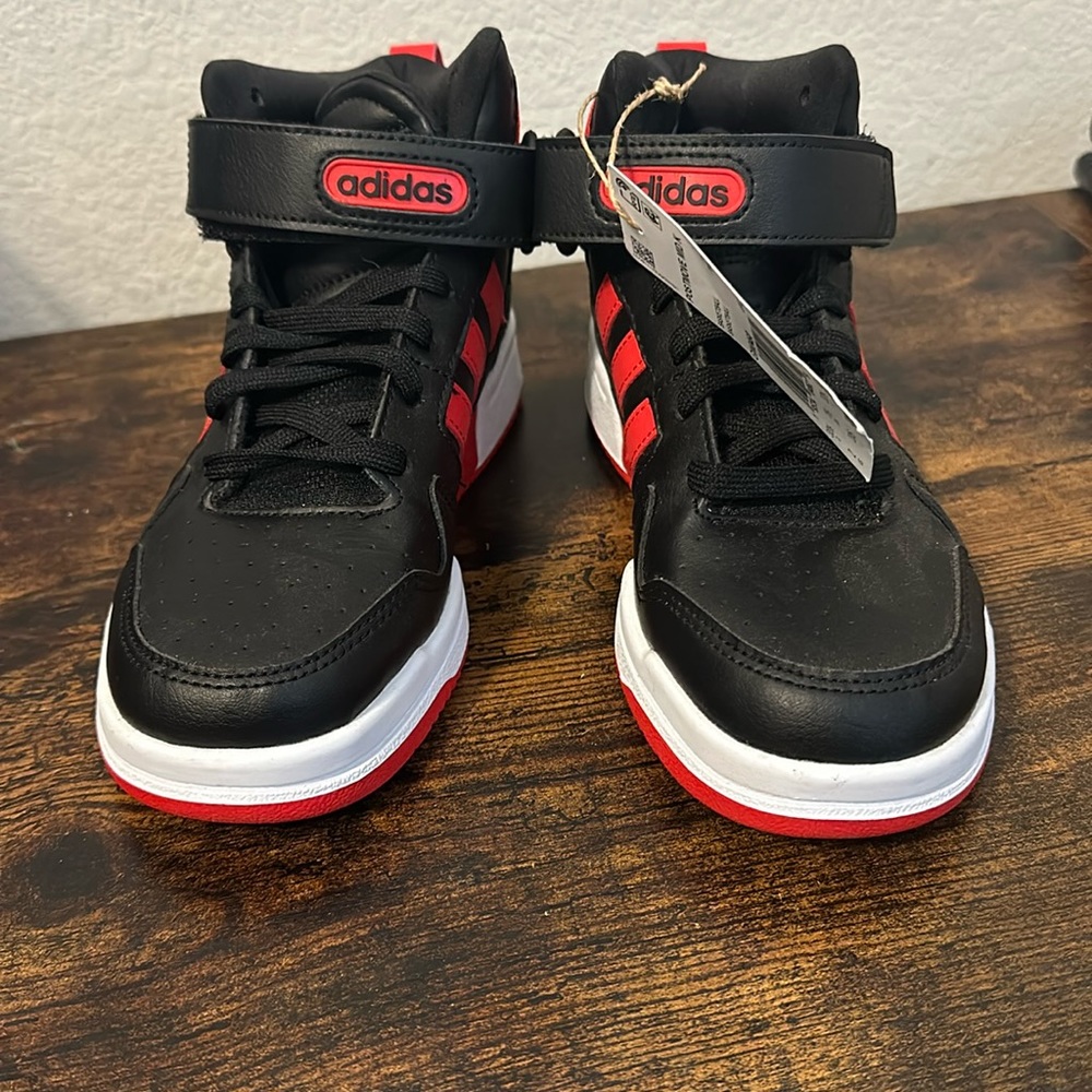 Adidas Sneakers